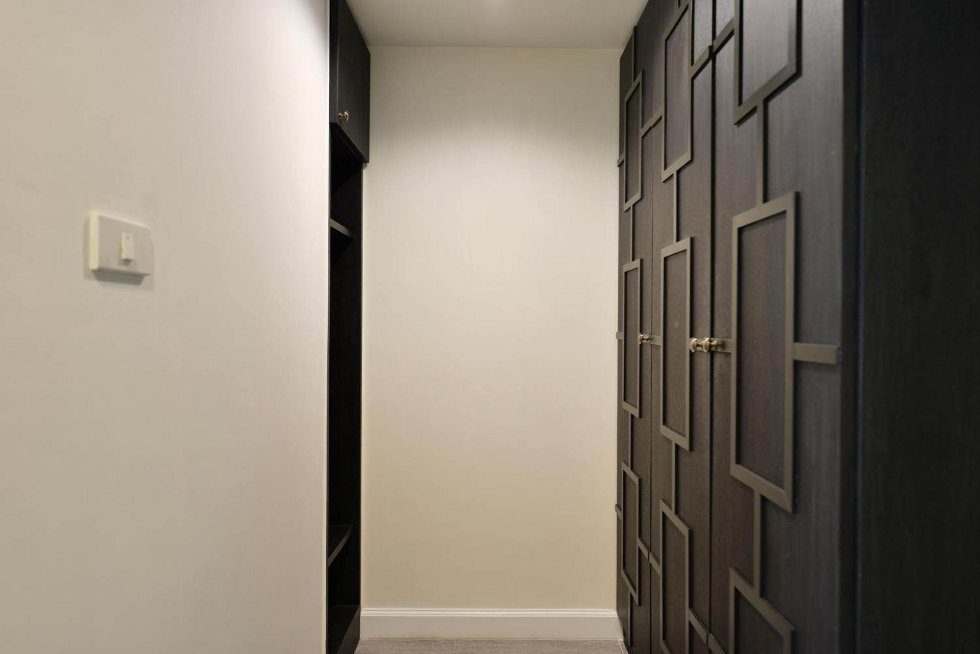 Villa De Pranakorn Bangkok Exterior foto A typical residential locker room at the University of Toronto