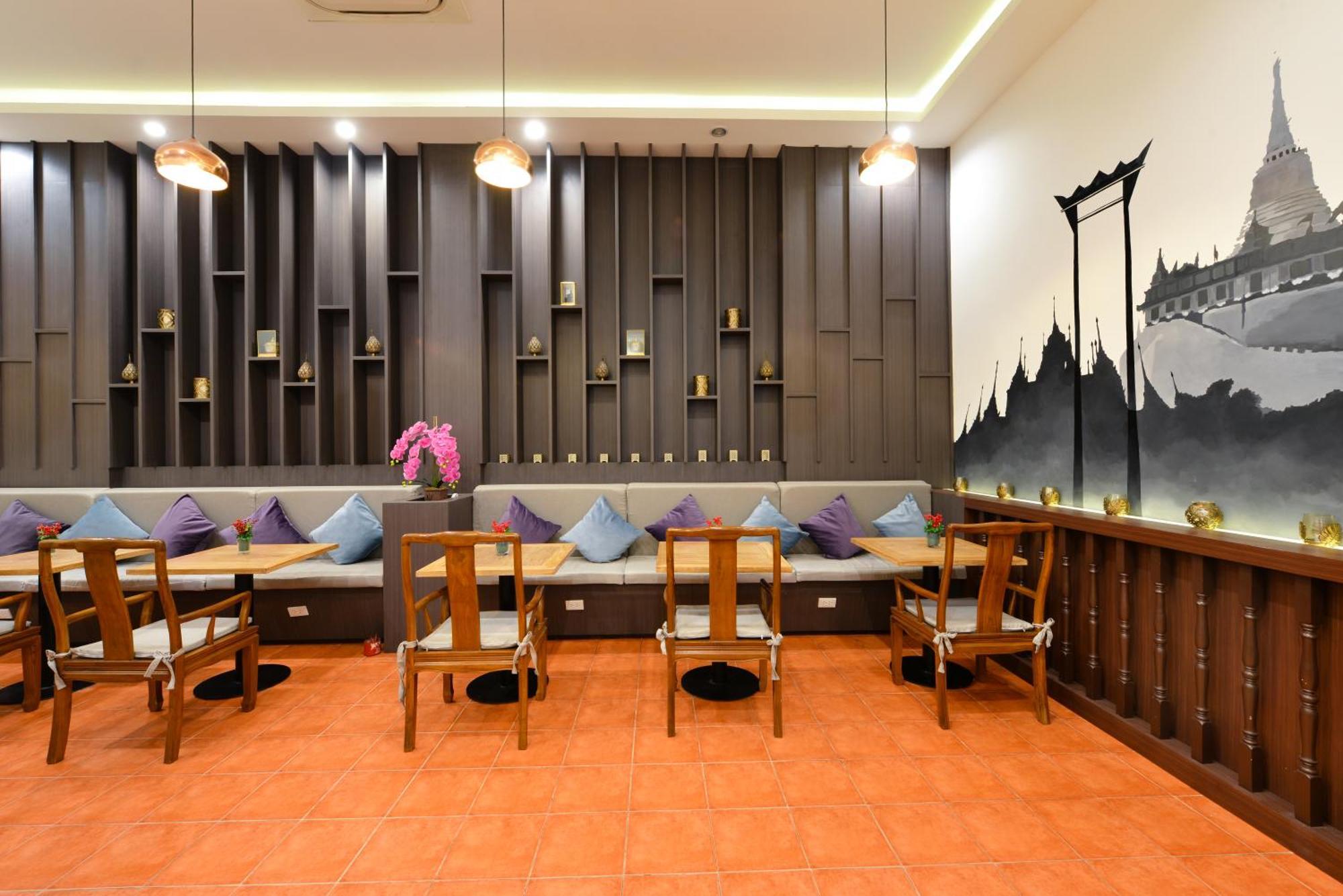 Villa De Pranakorn Bangkok Exterior foto Interior of a Thai restaurant